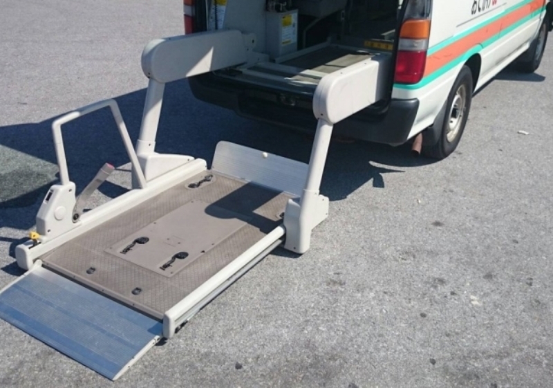 車両後部リフト