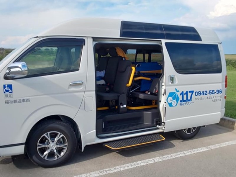 レジアスエース内観