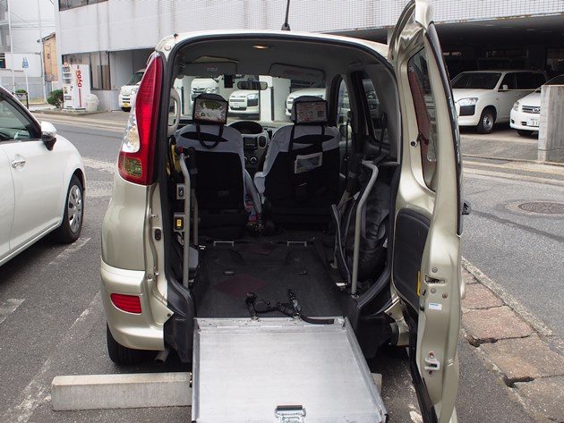 ファンカーゴ後部スロープ