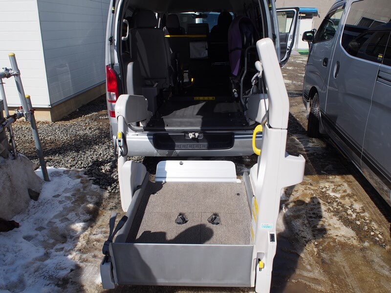 車両後部リフト