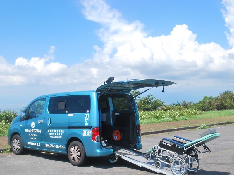 スロープを展開したおはな号