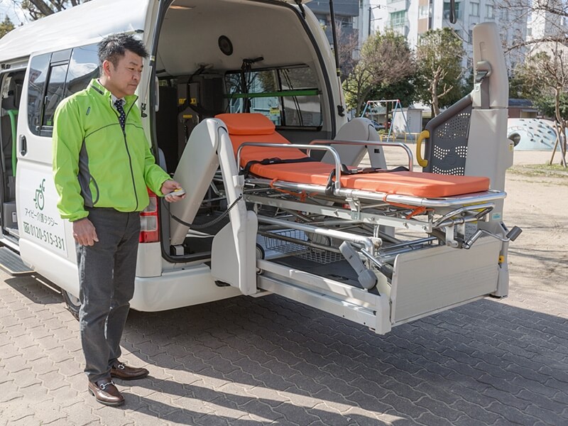 リフト操作中のドライバー齊藤さん