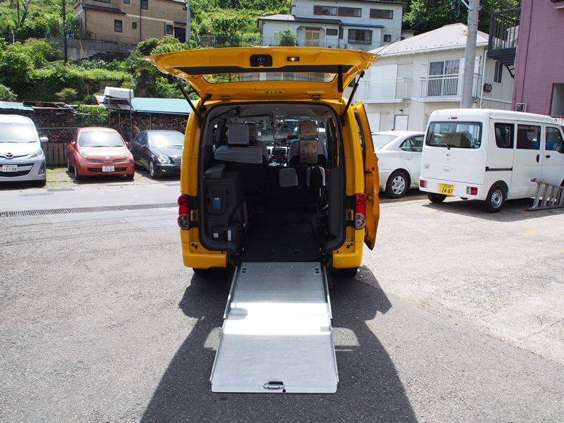 車両後部スロープ