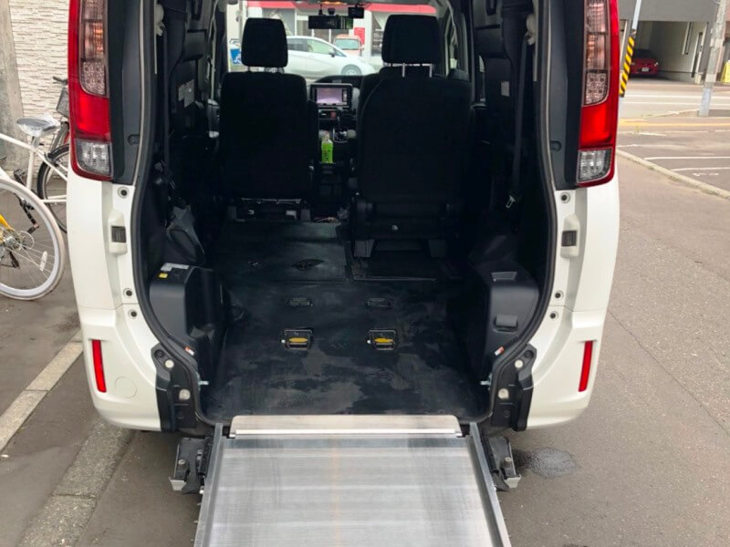 車両後部スロープ