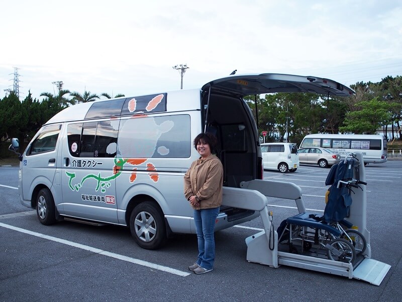 車両とドライバーの仲松さん