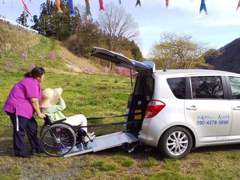 ラクティススロープでの車いす乗車介助
