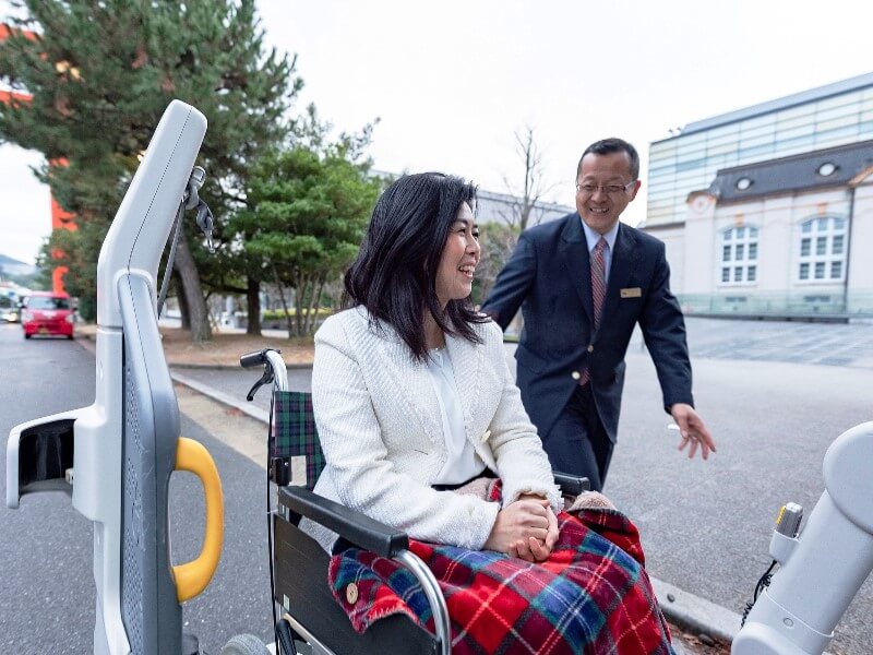 大向さんとリフトに乗る利用者