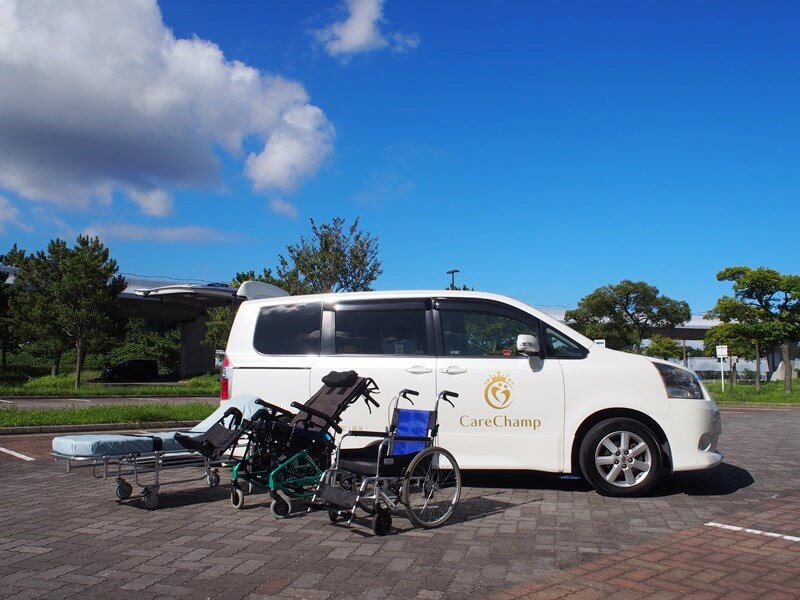 介護車両と車いす、リクライニング車いす、ストレッチャー