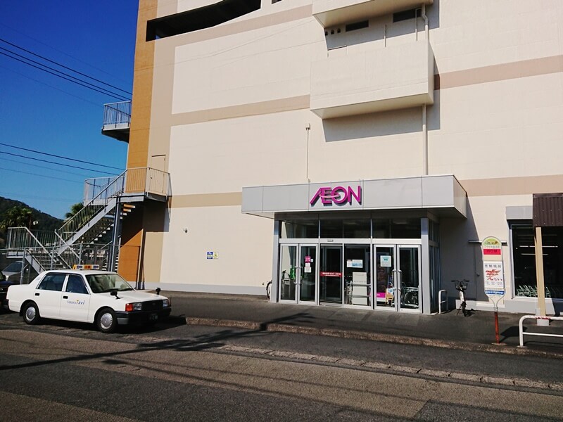 イオンプラザ大島店で待機するタクシー