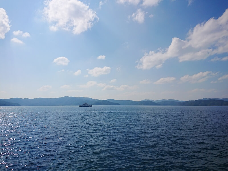 瀬戸内町古仁屋港へ向かうフェリーかけろま