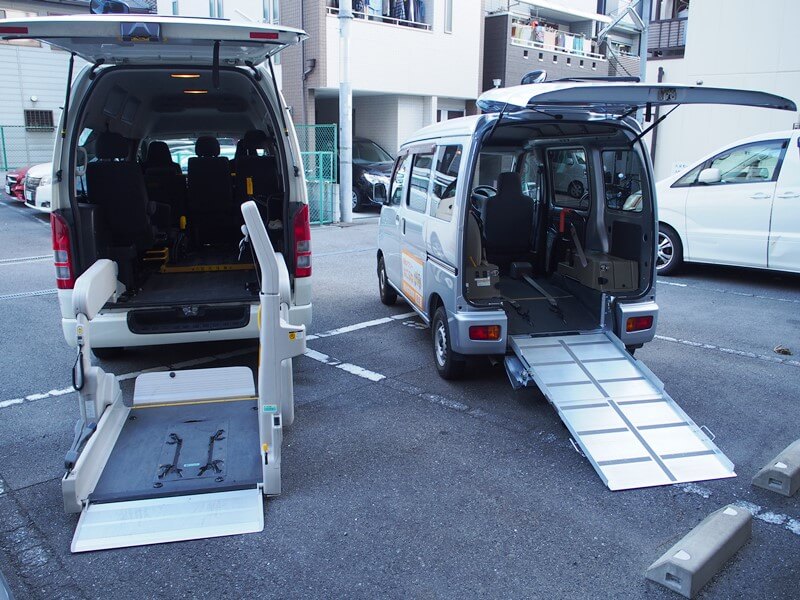 レジアスエースのリフトとハイゼットのスロープ