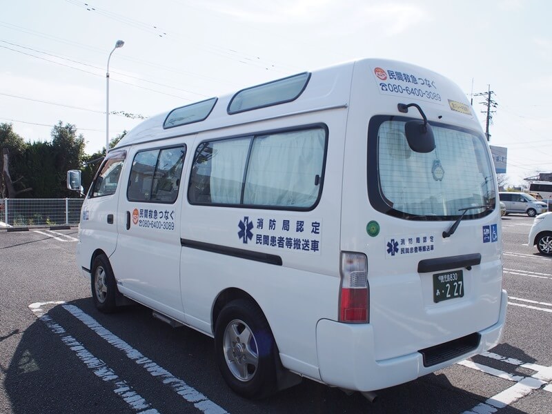 キャラバンの後部窓