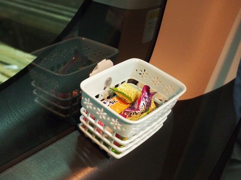 付き添い席に置いてあるキャンディー