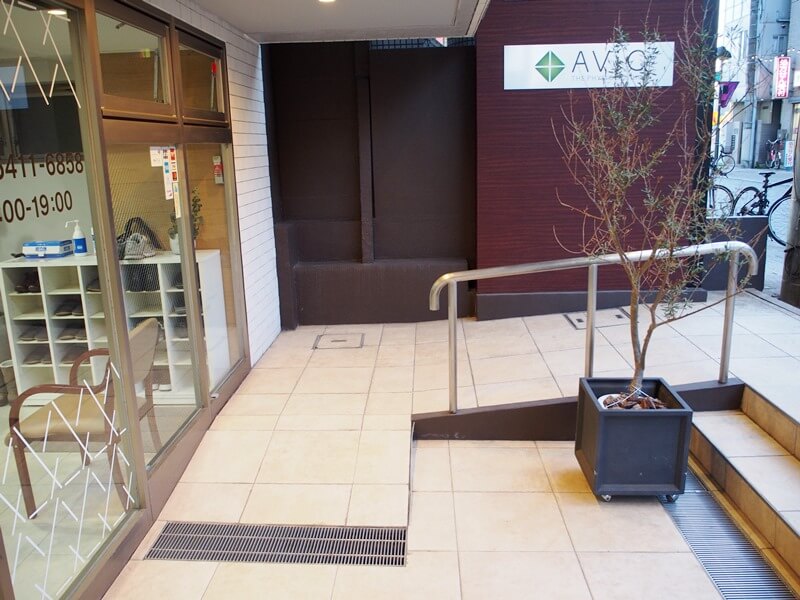 店舗入り口のスロープ