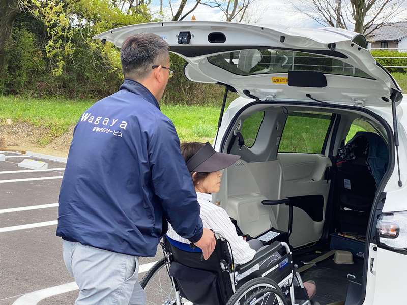 乗車介助中