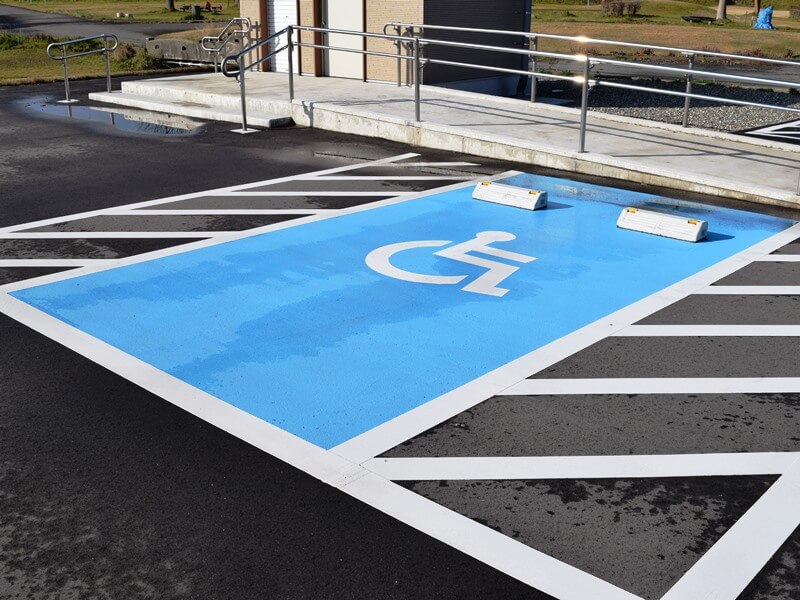 障がい者用駐車スペース