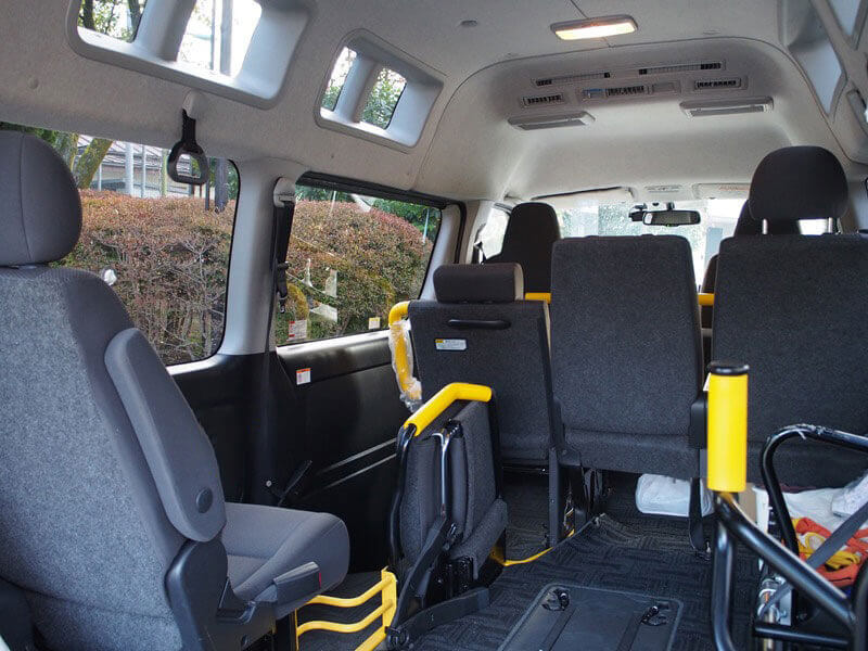 ハイエース車内