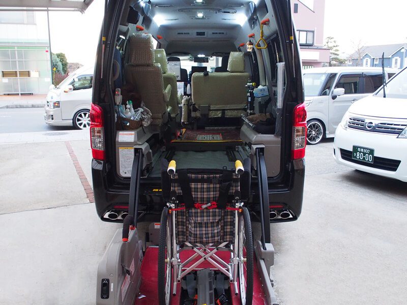 キャラバンの電動スロープ