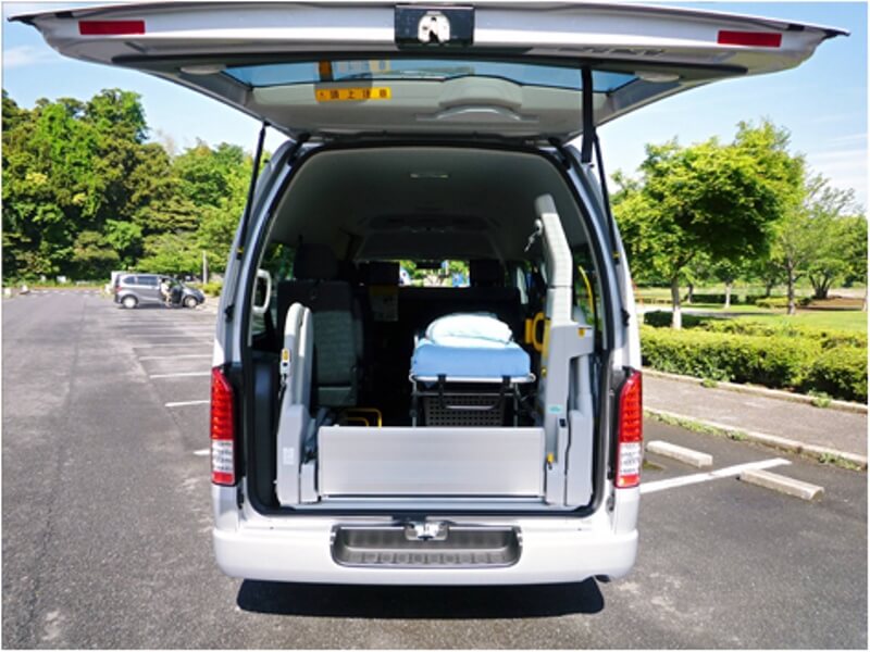 介護タクシー車内後部
