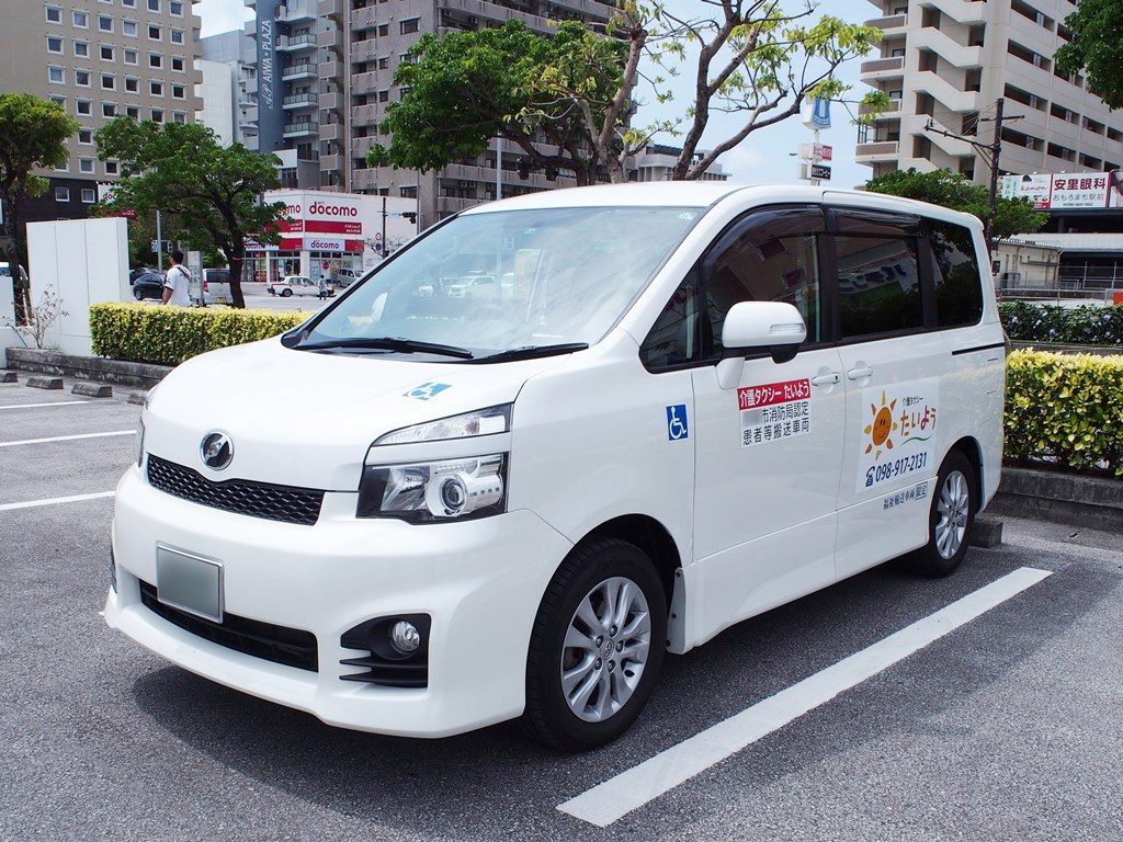 ヴォクシー外観