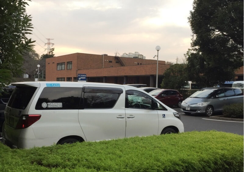 介護車両アルファード右側