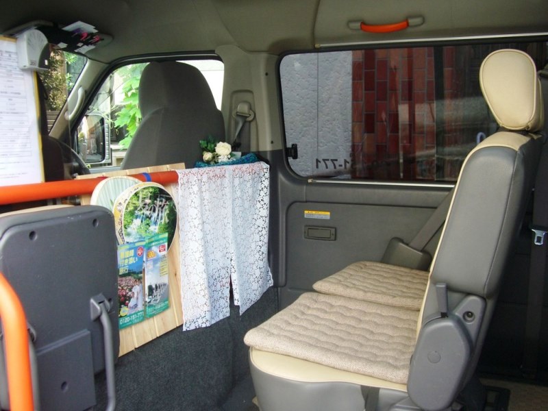 車内セカンドシート