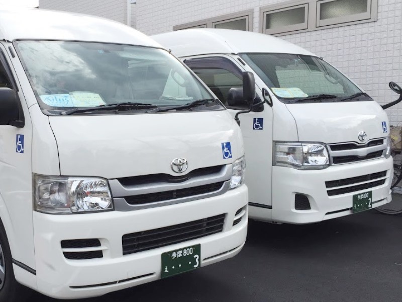 所有介護車両2台