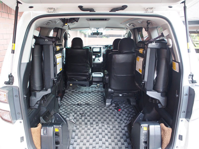 ヴェルファイア内観