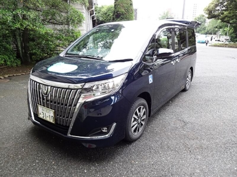 介護車両エスクァイア左側