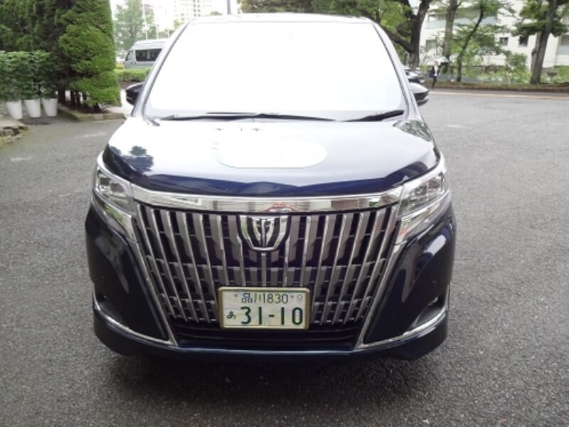 介護車両エスクァイア正面