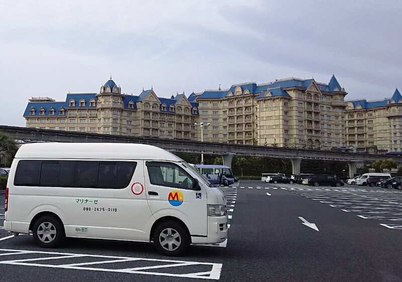 ディズニーランドホテルと介護車両ハイエース