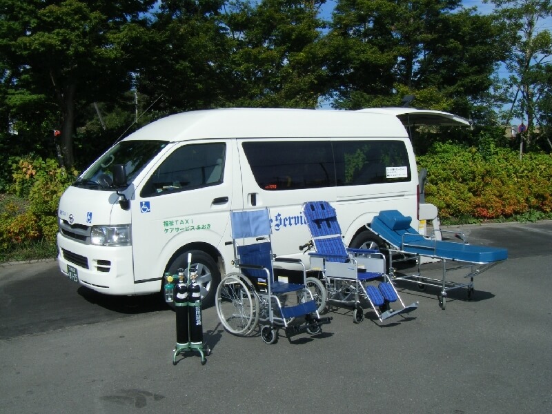 介護車両と機材