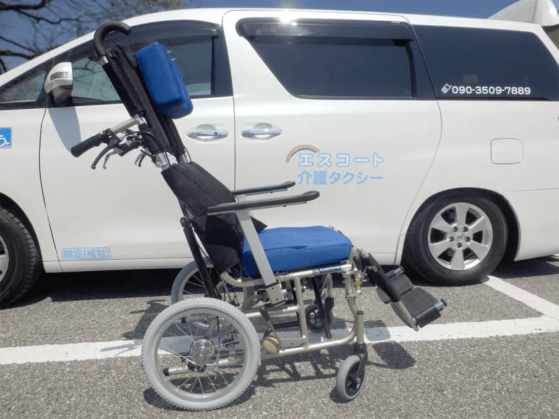 リクライニング車いす