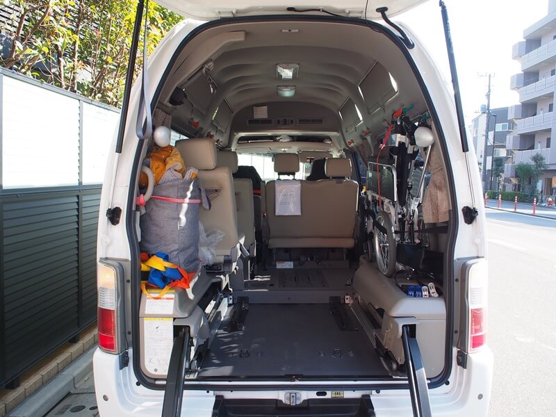 キャラバン車内