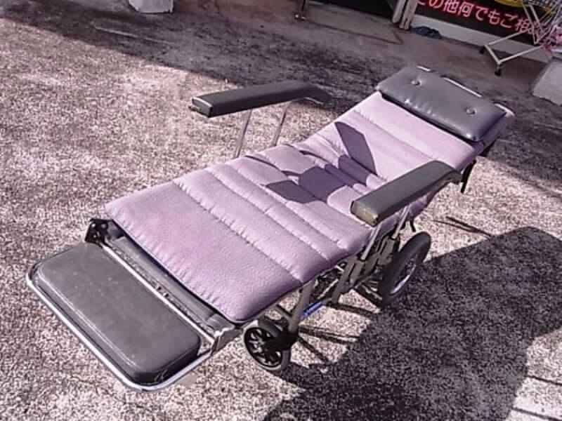 リクライニング車いす