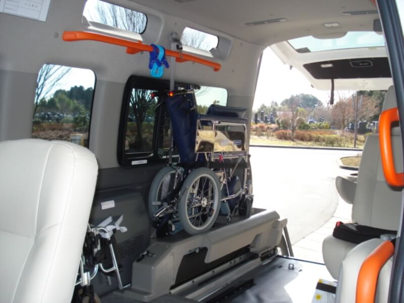 車いす収納時の車内