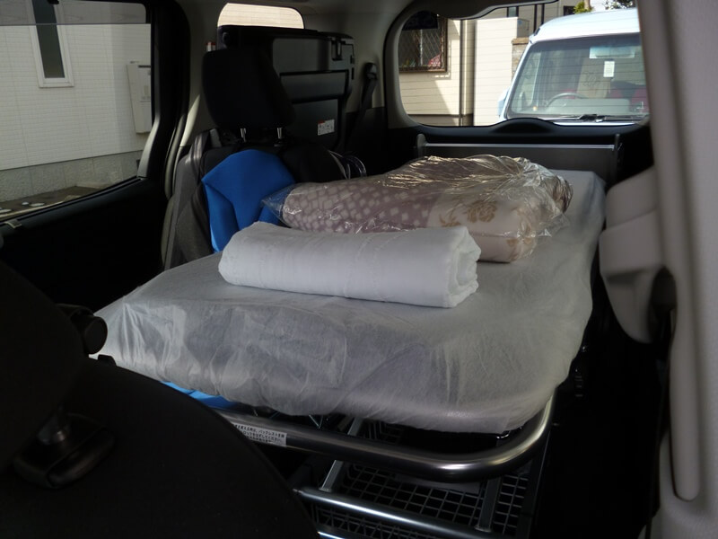 ストレッチャー搬入時車内
