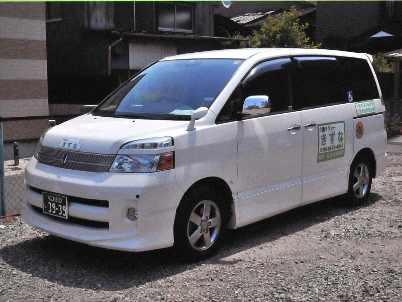 介護車両ヴォクシー外観
