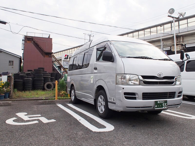 介護車両レジアスエース前面
