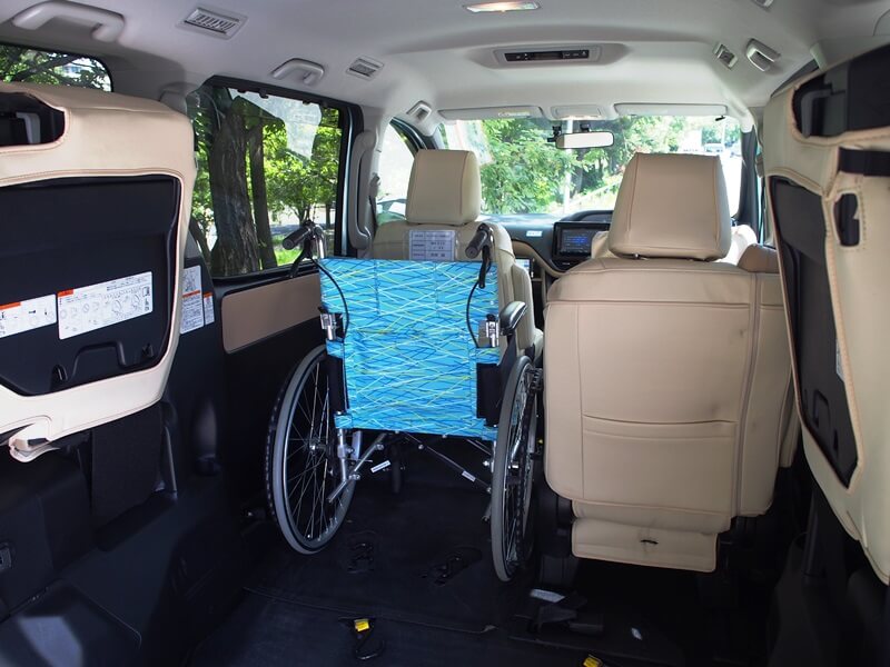 車内 車いす乗車時