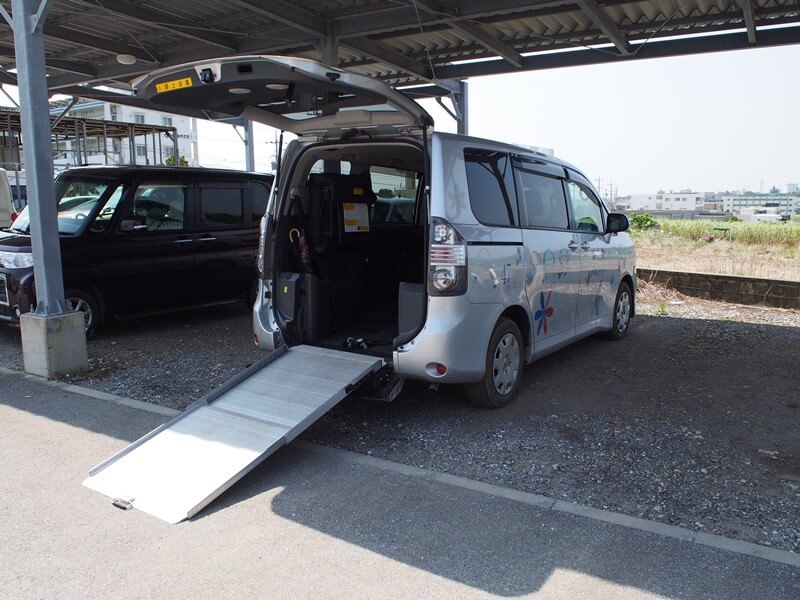 車両後部スロープ