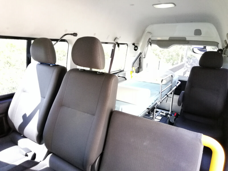 ストレッチャー乗車時の車内