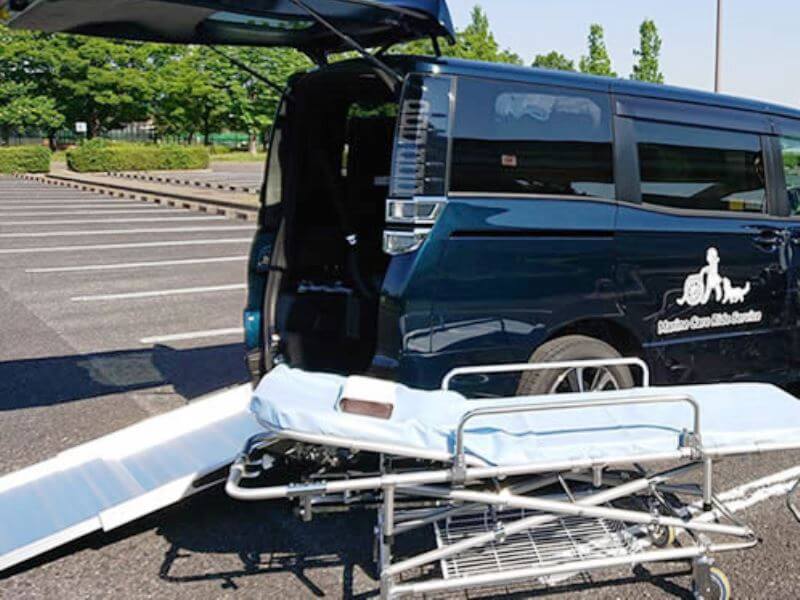 スロープとストレッチャー