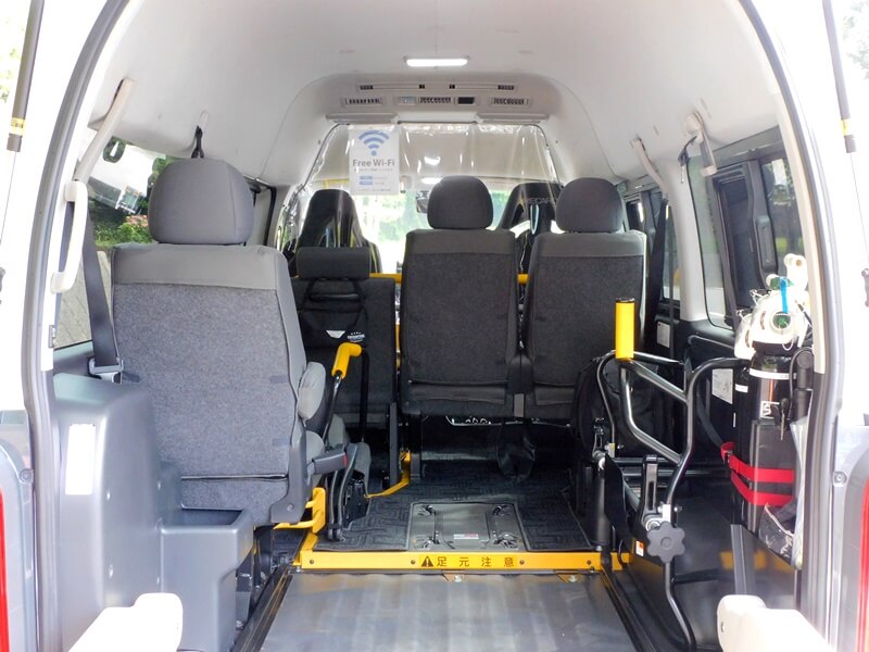 Wi-Fi完備のハイエース内観