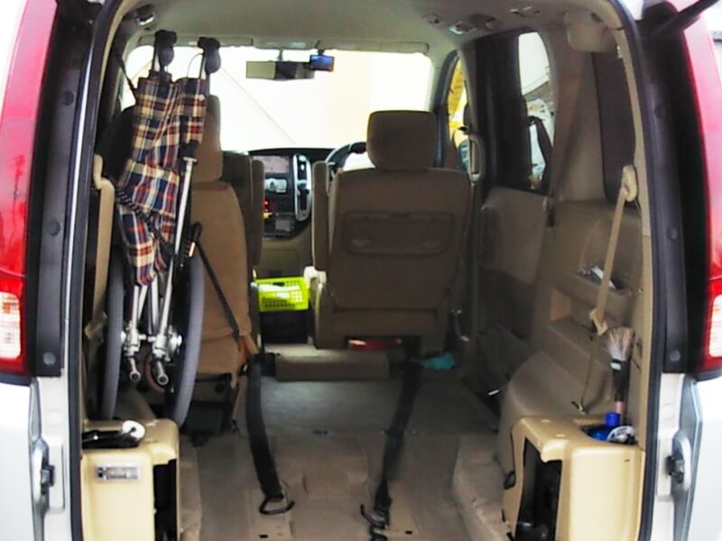 セレナスロープタイプの車内