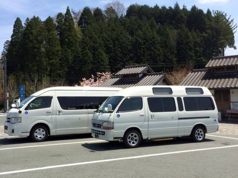 ハイエースを2台保有