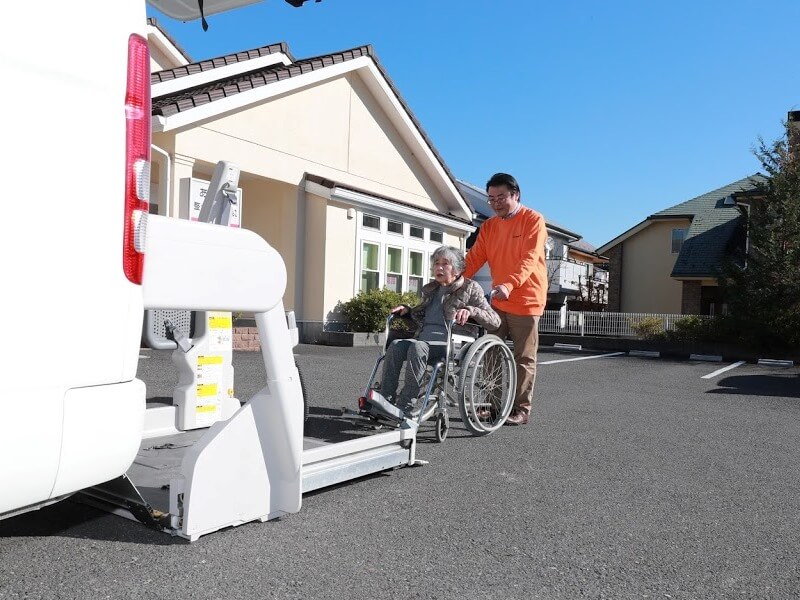 リフトへ介助