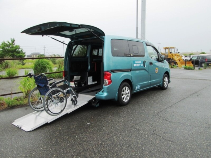 介護車両後部スロープの利用