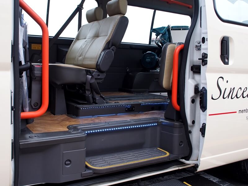 乗降口のLEDテープ