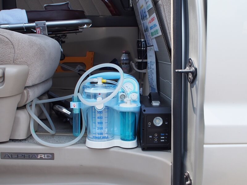 吸引器とモバイルバッテリー